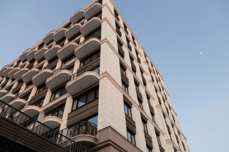 Vale a pena fazer um financiamento direto com a construtora? Descubra os prós e contras!