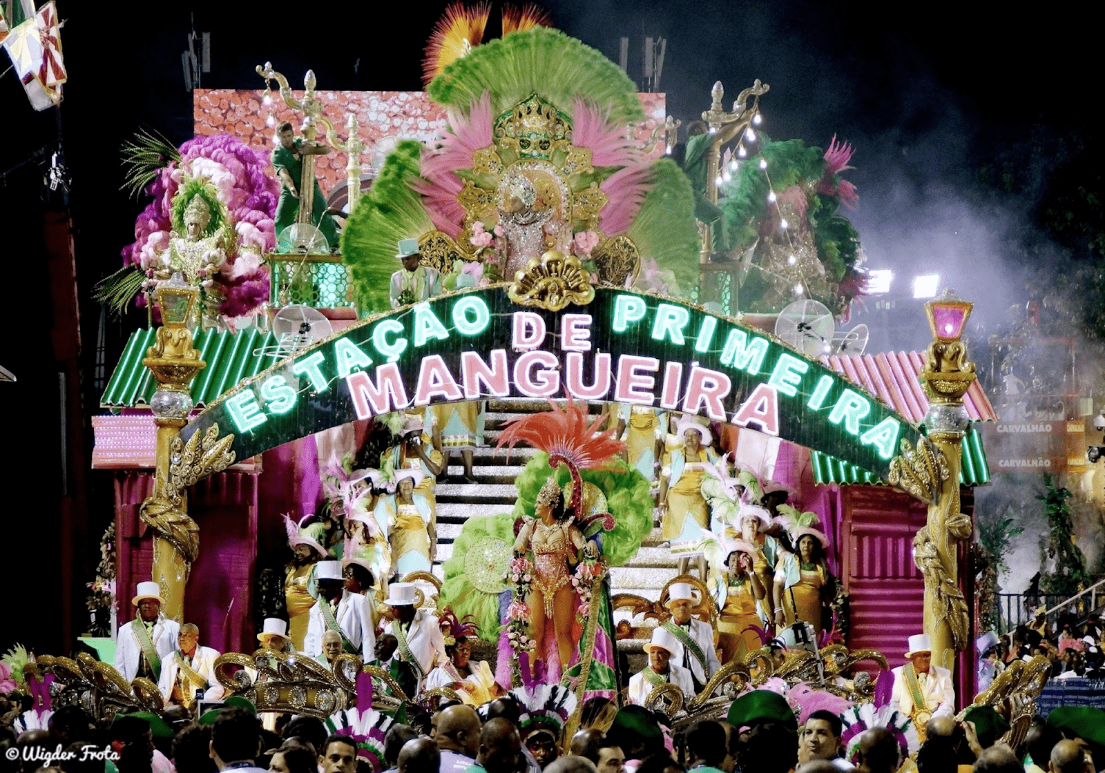 Mangueira além do samba: projetos sociais e impacto cultural no Rio de Janeiro
