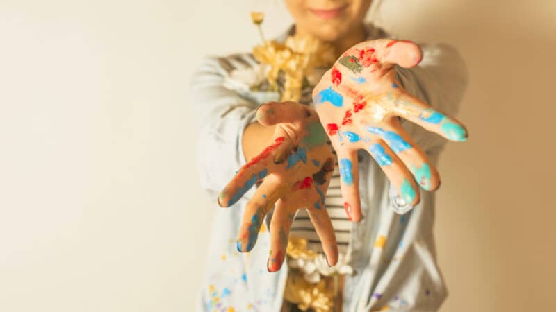 Como a arteterapia pode ajudar no desenvolvimento pessoal e profissional?